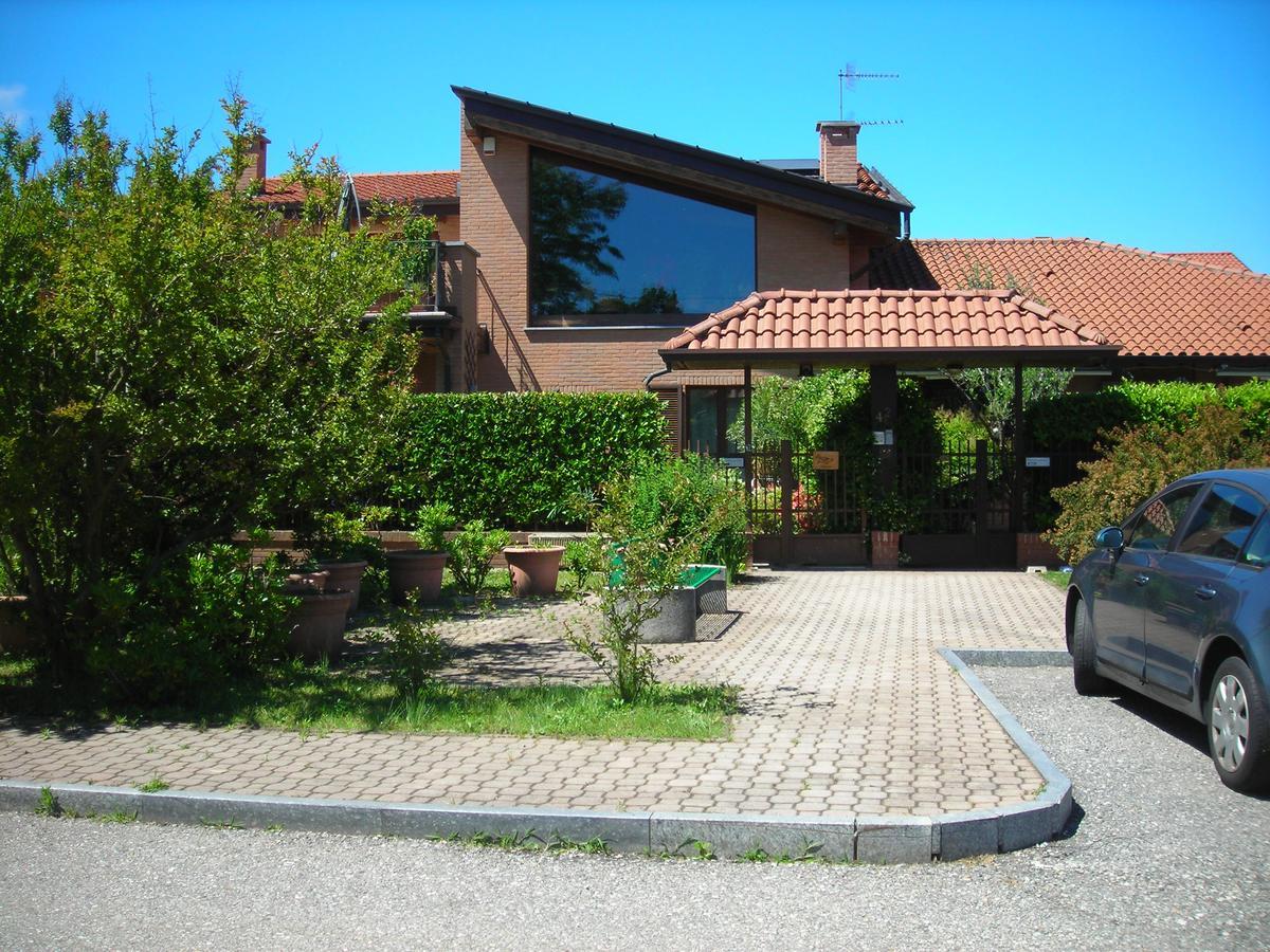 Bed and Breakfast La Folaga Гавирате Экстерьер фото