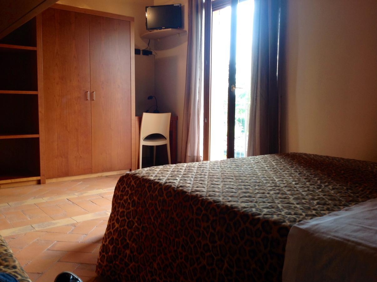 Bed and Breakfast La Folaga Гавирате Экстерьер фото